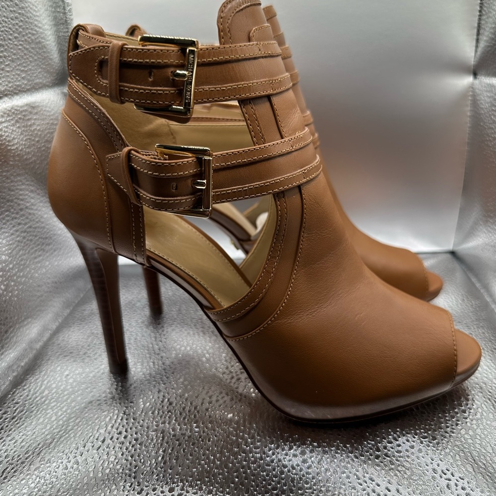 Michael Kors Tan Leather Cutout Heels – Size 7M